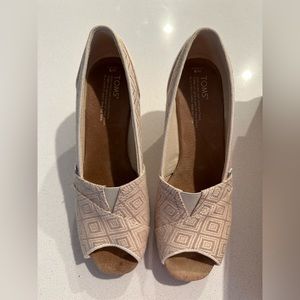 TOMS Wedges - size 9